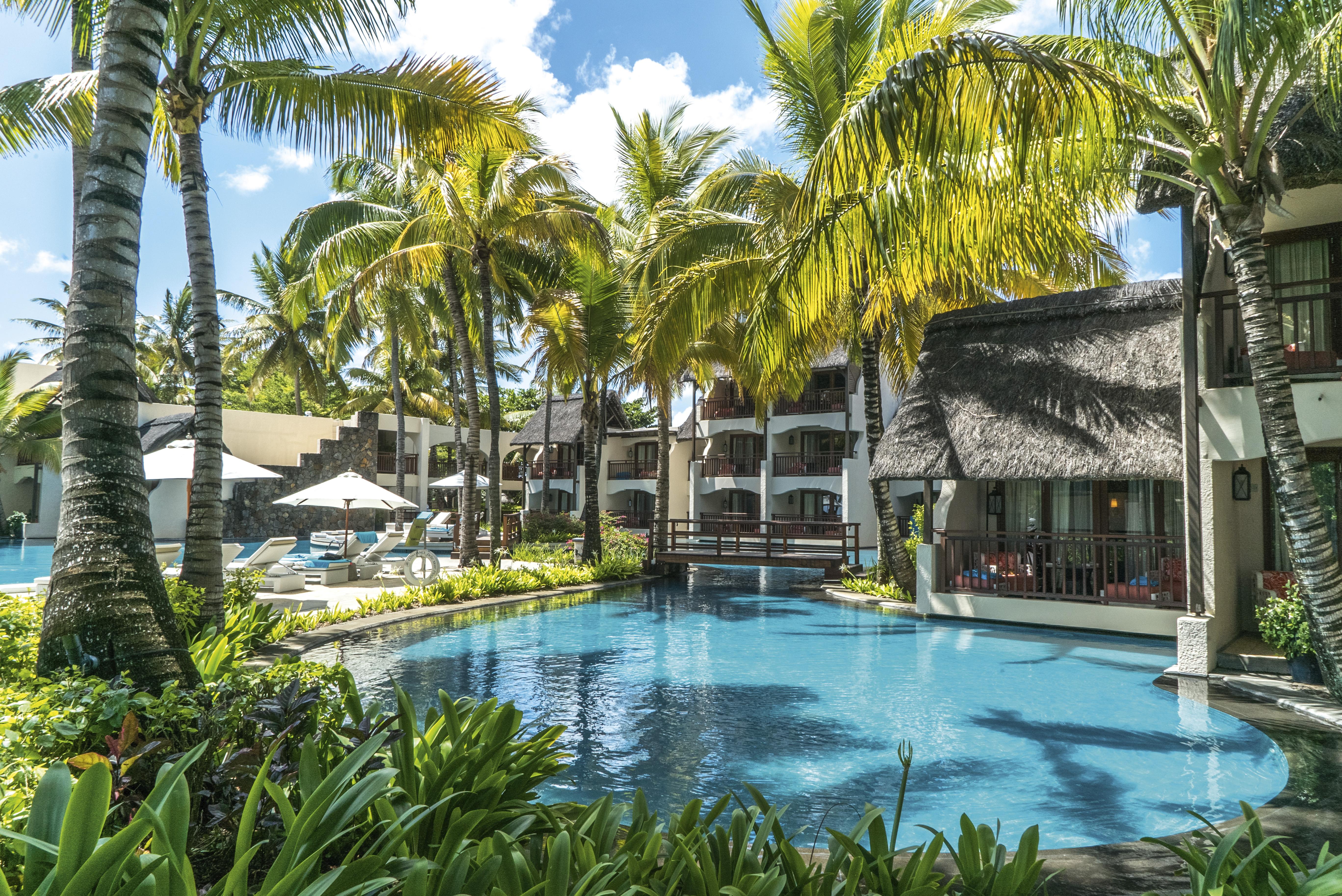 Constance Belle Mare Plage Kültér fotó The swimming pool at the resort