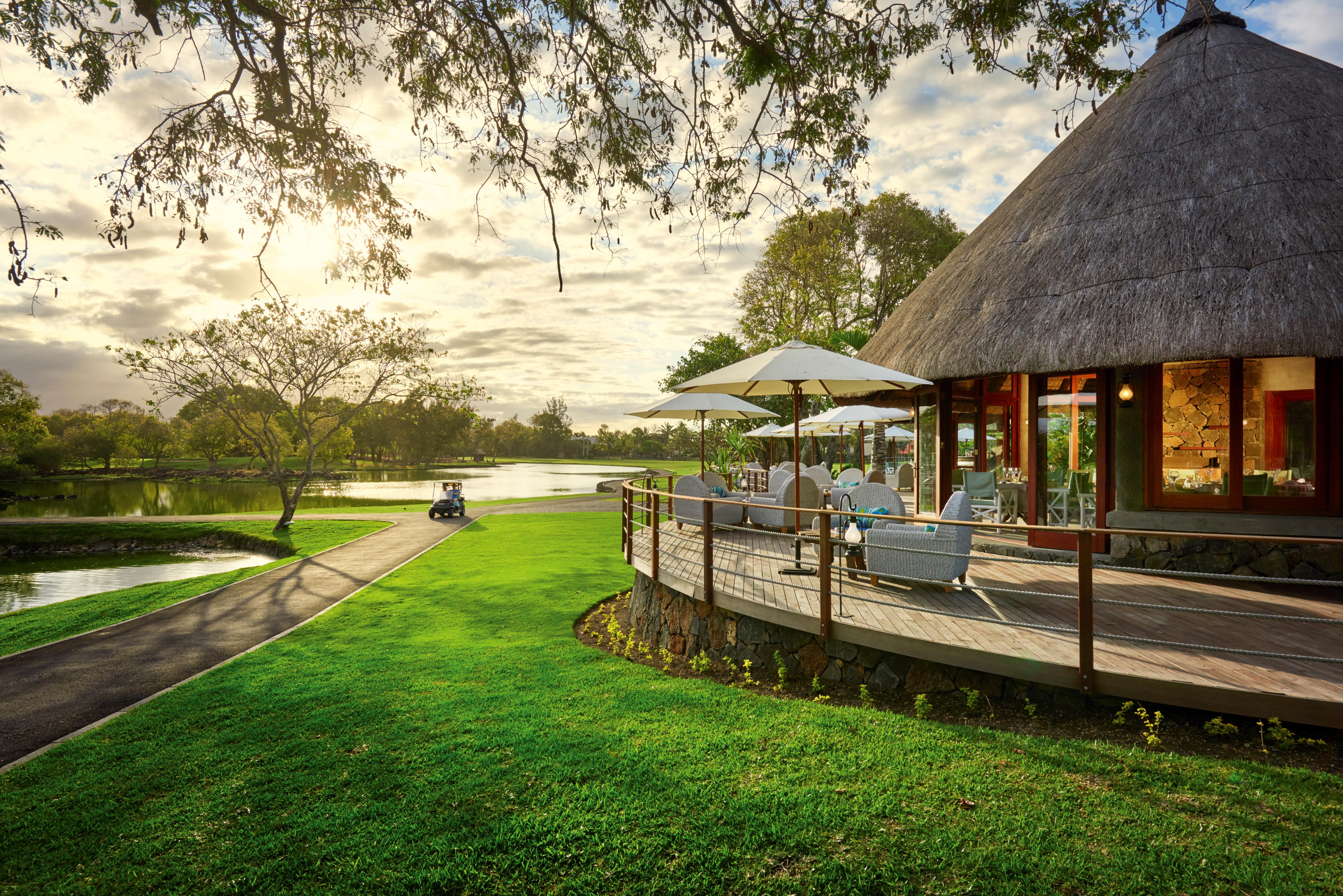 Constance Belle Mare Plage Kültér fotó The clubhouse at the Leopard Hills Golf Course