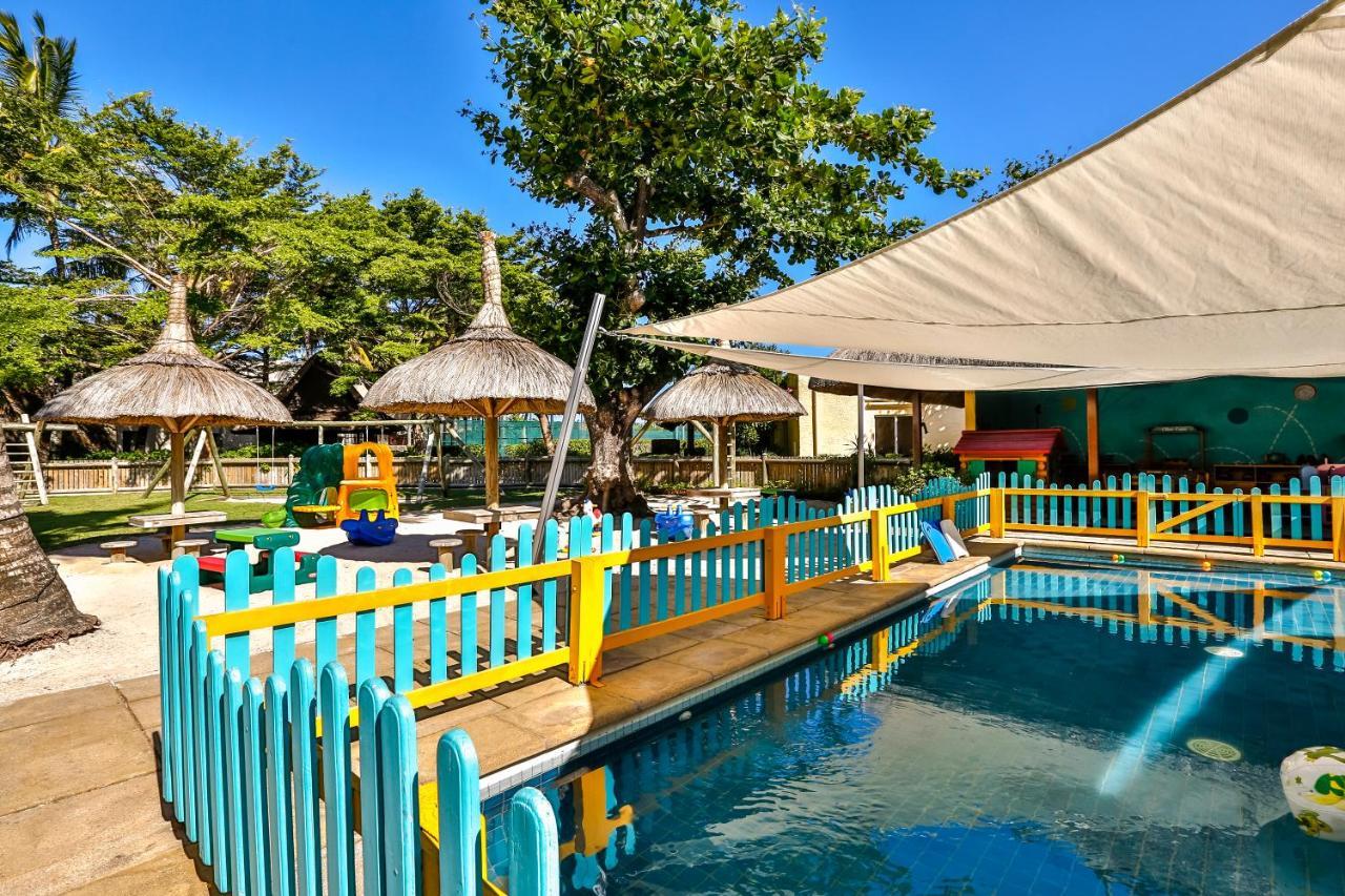 Constance Belle Mare Plage Kültér fotó Dolphin Cove