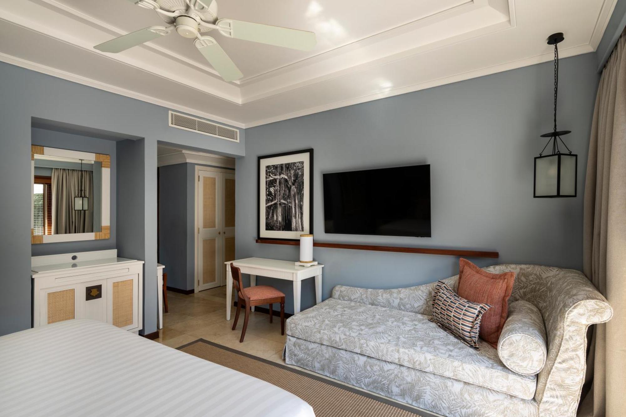 Constance Belle Mare Plage Kültér fotó A room at the hotel